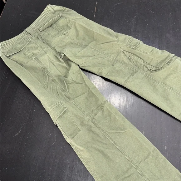 brandy melville. army green cargo style pants. one size. great used condition. - Picture 6 of 10